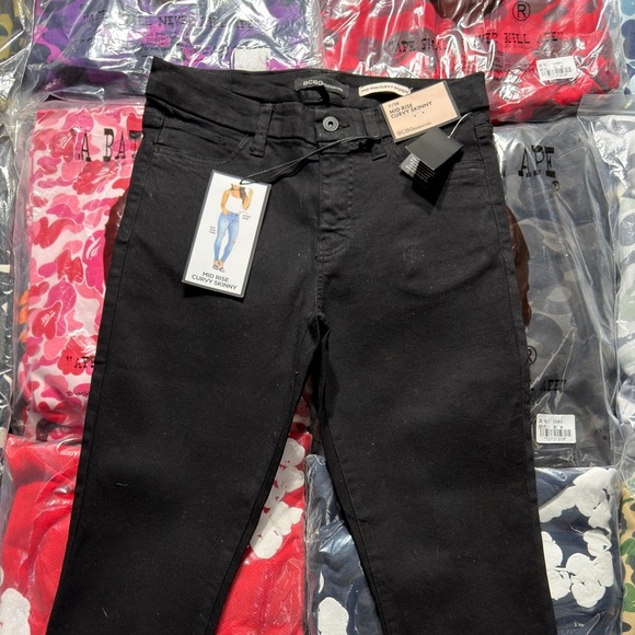 BCBGeneration Mid Rise Curvy Skinny Jeans - Picture 3 of 5